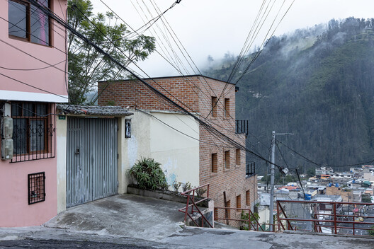 Casa en La Vicentina / Al Borde - Fotografía exterior, Ventanas