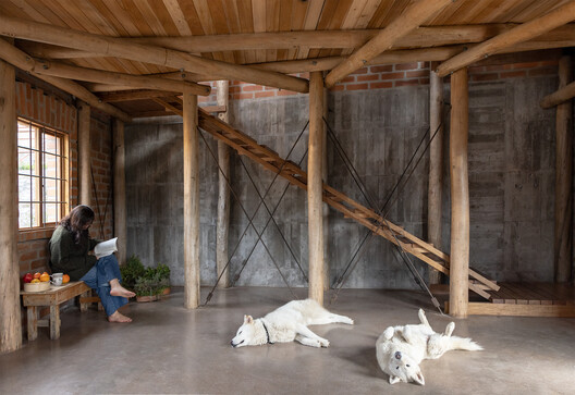 Casa en La Vicentina / Al Borde - Fotografía interior, Madera, Concreto, Fijación Vigas
