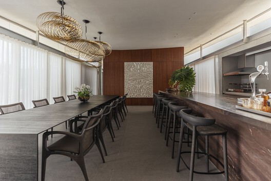 Linho House / TETRO Arquitetura - Interior Photography, Dining room, Wood, Table, Lighting, Chair, Glass