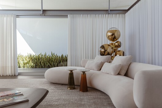 Linho House / TETRO Arquitetura - Interior Photography, Living Room, Sofa, Lighting