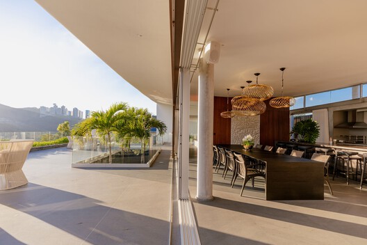 Linho House / TETRO Arquitetura - Interior Photography, Chair, Glass