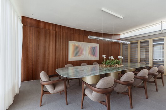Linho House / TETRO Arquitetura - Interior Photography, Dining room, Wood, Table, Chair, Glass