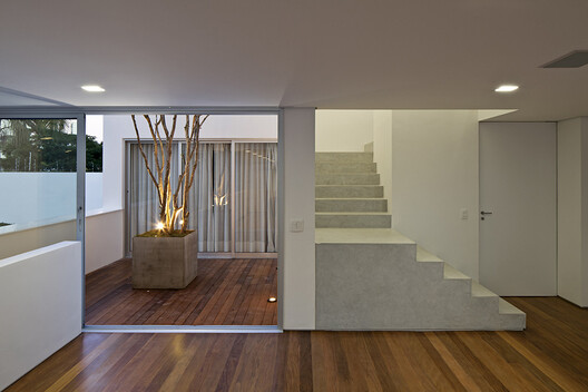 Unfolding Privacy: Centering the Home Around the Courtyard - Image 26 of 58