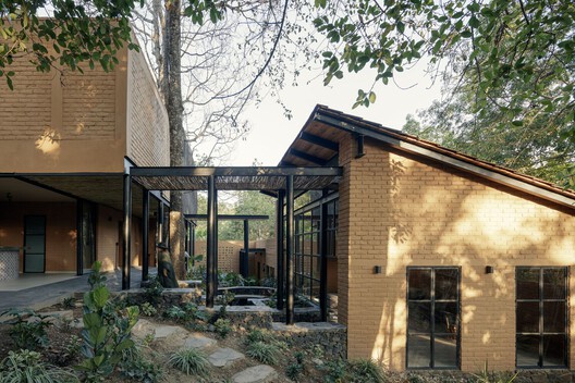 Unfolding Privacy: Centering the Home Around the Courtyard - Image 11 of 58