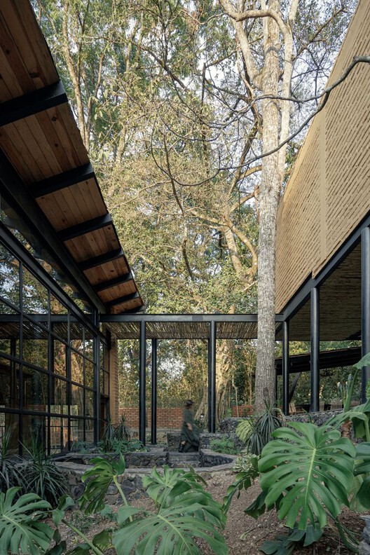 Unfolding Privacy: Centering the Home Around the Courtyard - Image 13 of 58