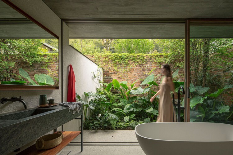 Unfolding Privacy: Centering the Home Around the Courtyard - Image 16 of 58