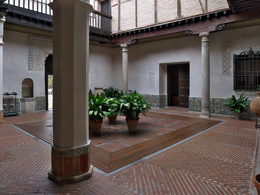 Unfolding Privacy: Centering the Home Around the Courtyard - Image 19 of 58