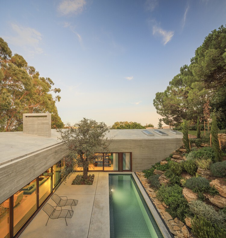 Unfolding Privacy: Centering the Home Around the Courtyard - Image 8 of 58