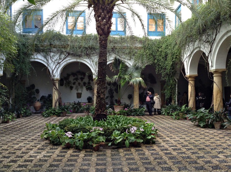 Unfolding Privacy: Centering the Home Around the Courtyard - Image 30 of 58