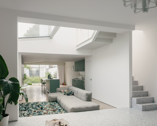 Unfolding Privacy: Centering the Home Around the Courtyard - Image 35 of 58