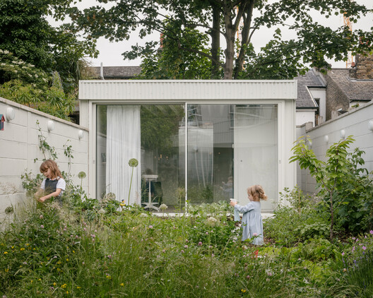 Unfolding Privacy: Centering the Home Around the Courtyard - Image 32 of 58