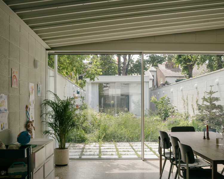 Unfolding Privacy: Centering the Home Around the Courtyard - Image 36 of 58