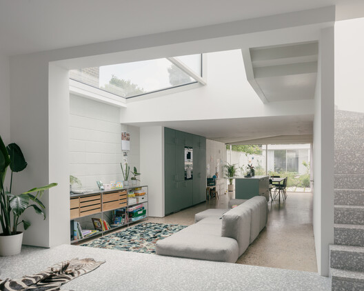 Unfolding Privacy: Centering the Home Around the Courtyard - Image 28 of 58