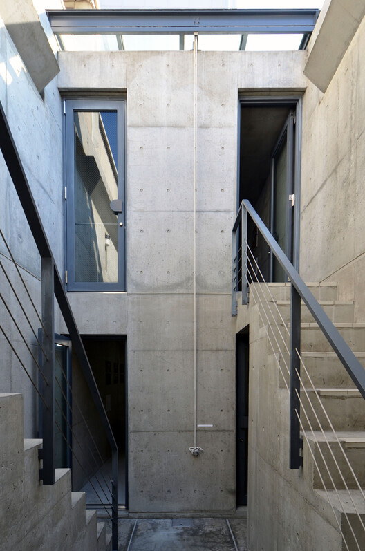 Unfolding Privacy: Centering the Home Around the Courtyard - Image 41 of 58