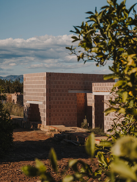 Ceramic Pavilions in the Northern Fields of Valencia / Bona fide taller - Exterior Photography, Brick