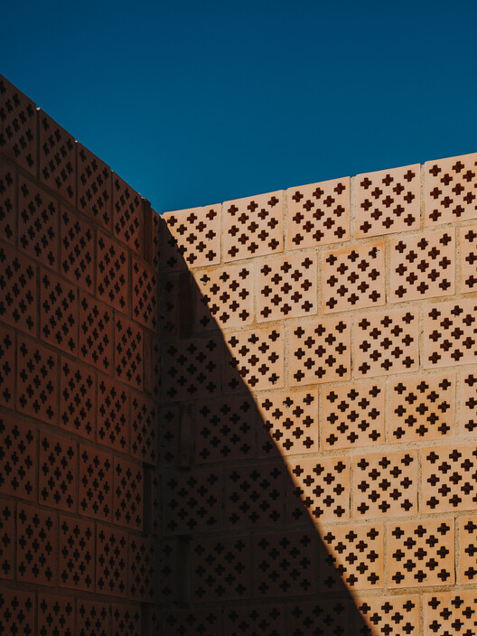 Ceramic Pavilions in the Northern Fields of Valencia / Bona fide taller - Image 10 of 29
