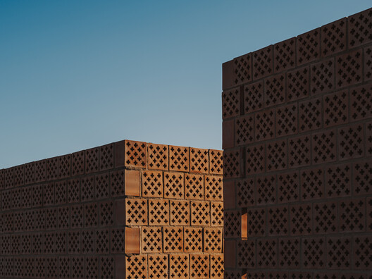 Ceramic Pavilions in the Northern Fields of Valencia / Bona fide taller - Exterior Photography