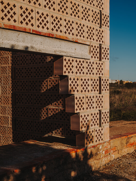 Ceramic Pavilions in the Northern Fields of Valencia / Bona fide taller - Image 3 of 29