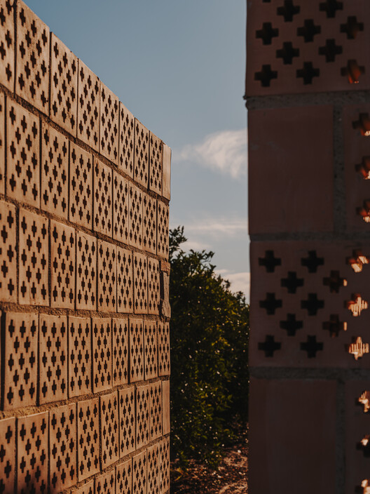 Ceramic Pavilions in the Northern Fields of Valencia / Bona fide taller - Image 11 of 29