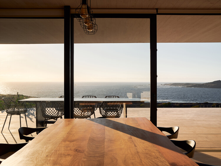 Casa RIMA / Cristián Romero Valente - Fotografía interior, Comedor, Costa
