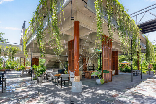 Phum Sambo Café & Eatery / Khoan + Partners - Exterior Photography, Garden, Beam, Courtyard