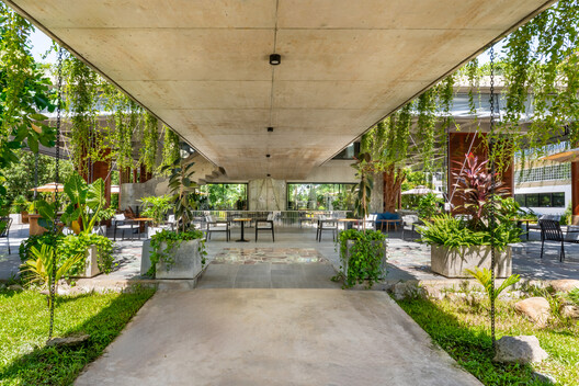 Phum Sambo Café & Eatery / Khoan + Partners - Interior Photography