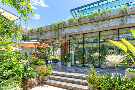 Phum Sambo Café & Eatery / Khoan + Partners - Exterior Photography, Garden, Courtyard