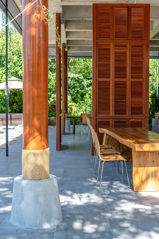 Phum Sambo Café & Eatery / Khoan + Partners - Interior Photography, Wood, Column