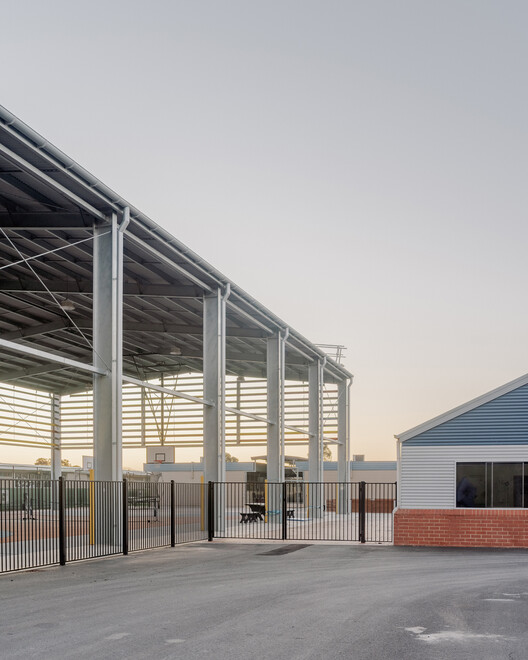 Swan Hill Specialist School / WHDA - Exterior Photography, Steel