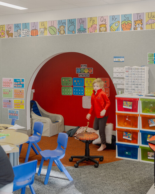Swan Hill Specialist School / WHDA - Shelving, Chair