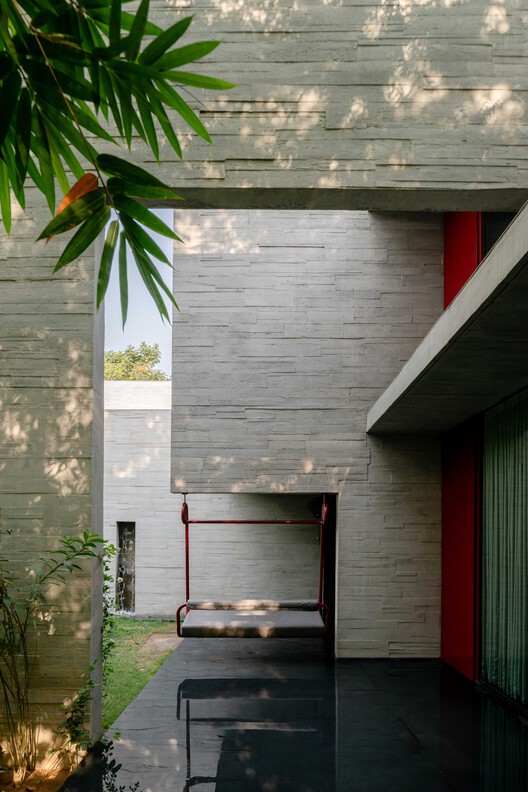 Trees Sliced Through Residence / Matharoo Associates - Image 13 of 18