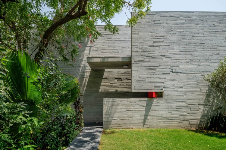 Trees Sliced Through Residence / Matharoo Associates - Image 2 of 18