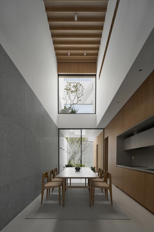 DOM House / DAO studio - Interior Photography, Dining room, Wood
