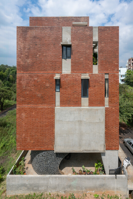 The Turahalli House / ShoulderTap - Exterior Photography, Brick