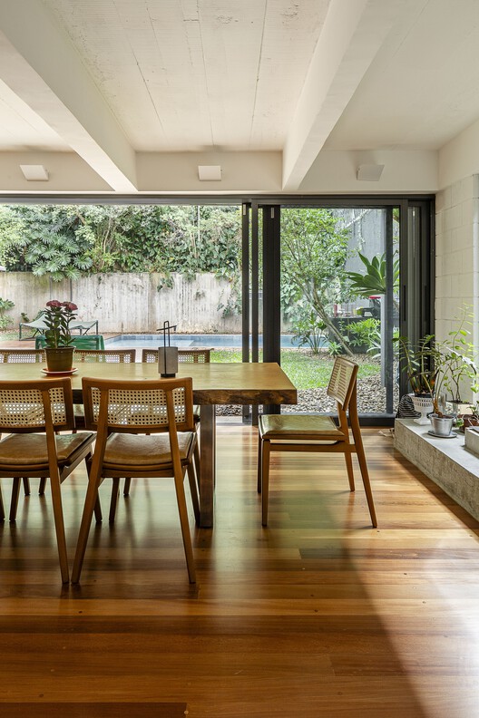 Arches House / ARKITITO Arquitetura - Interior Photography, Dining room, Wood, Table, Lighting, Chair