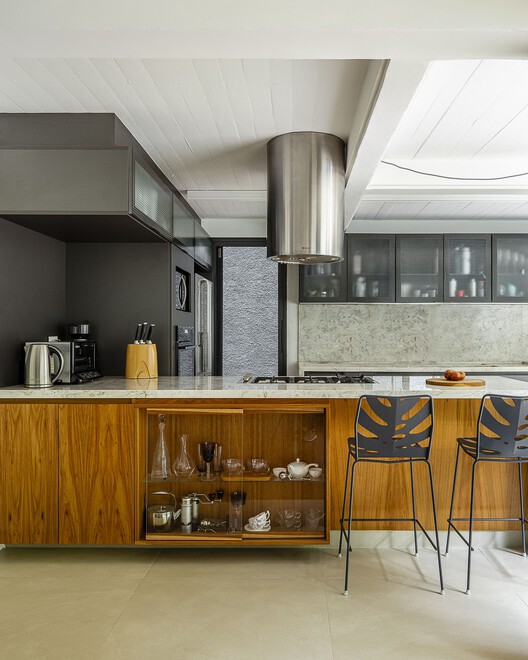 Arches House / ARKITITO Arquitetura - Interior Photography, Kitchen, Countertop, Wood, Lighting, Chair