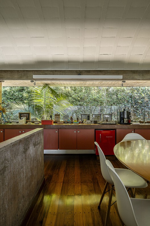 Arches House / ARKITITO Arquitetura - Interior Photography, Kitchen, Wood, Countertop, Chair, Glass