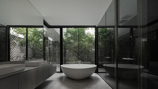Lane House / CORE Cluster - Interior Photography, Bathroom, Bathtub, Glass
