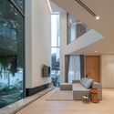 House M/Idin Architects - Fotografía interior, sillas, vidrio
