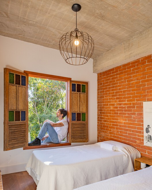 House in Vila do Açude  / Entremeios Arquitetura - Interior Photography, Bedroom, Wood, Bed, Lighting