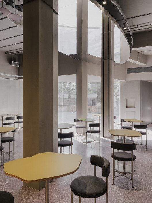 BizyBoy / Studio Profile - Interior Photography, Chair, Table