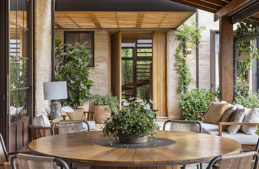Casa MF / Daniel Fromer - Fotografia de Interiores, Sala de Jantar, Madeira, Cadeira, Pátio, Jardim