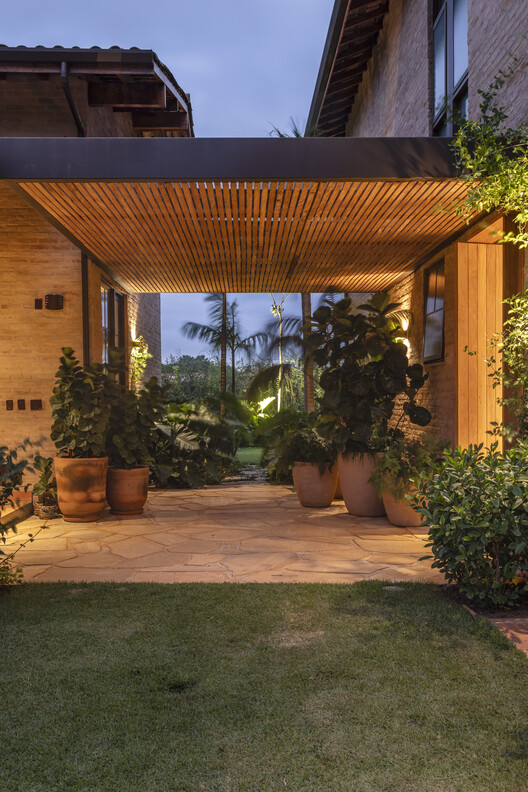 Casa MF / Daniel Fromer - Fotografia de Exterior, Madeira, Jardim, Aido, Pátio