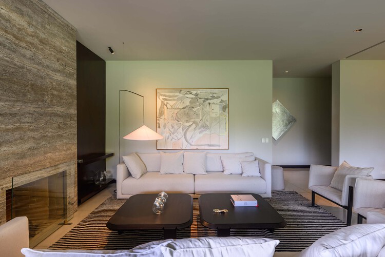 Casa S /Rubén Valdemarín + SIUK Studio - Fotografía interior, sillones, madera, mesa, sillas, iluminación