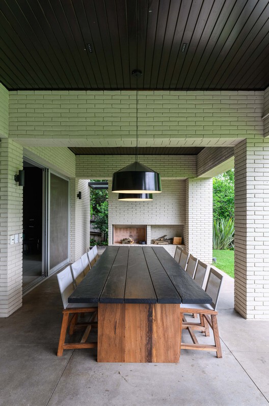 Casa S /Rubén Valdemarín + SIUK Studio - Fotografía interior, cocina, madera, sillas, viga fija