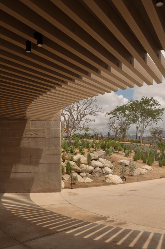 Canyon Entrance Pavillion / Medeza + Querencia Design Center - Image 2 of 9