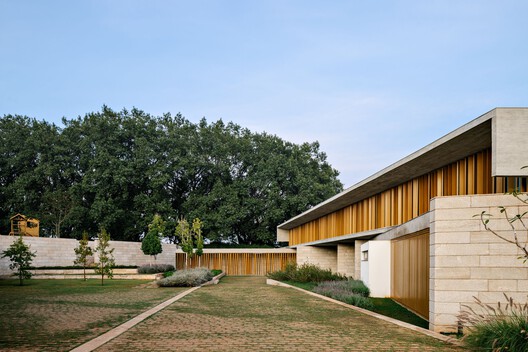 Bosque House / FGMF - Exterior Photography, Garden