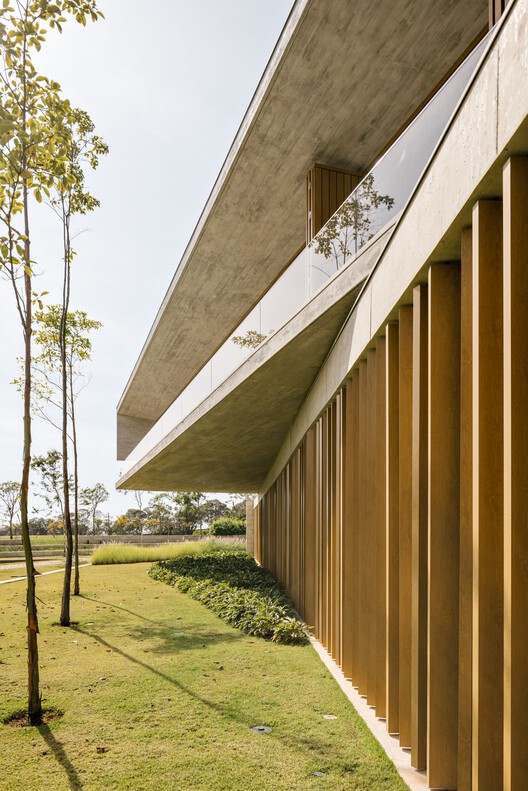 Bosque House / FGMF - Image 2 of 36