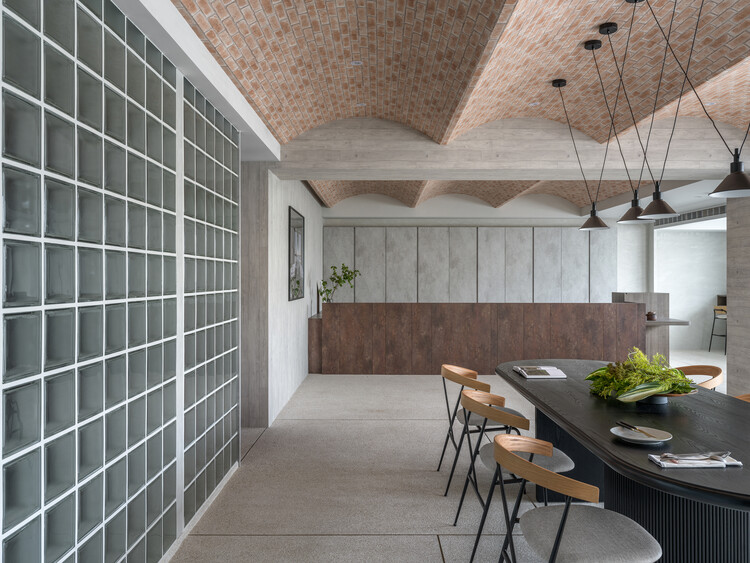 Hotel H.S. Inn / IN-Xian Design - Fotografia de Interiores, Mesa, Cadeira