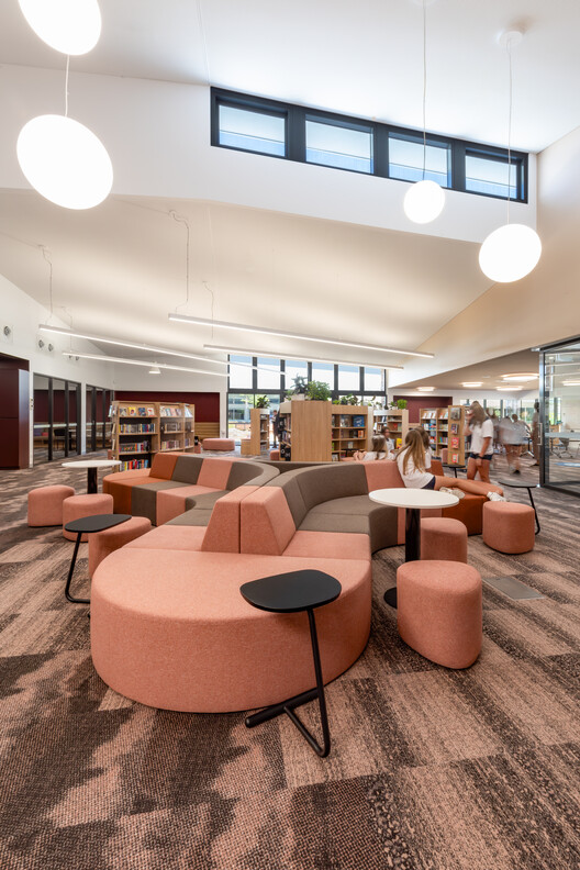 Brighton High School / JAWSARCHITECTS - Interior Photography, Living Room, Shelving